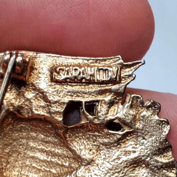 Vintage Sarah Coventry American Bald Eagle Brooch 1.25" Signed Gold Tone - Picture 3 of 4